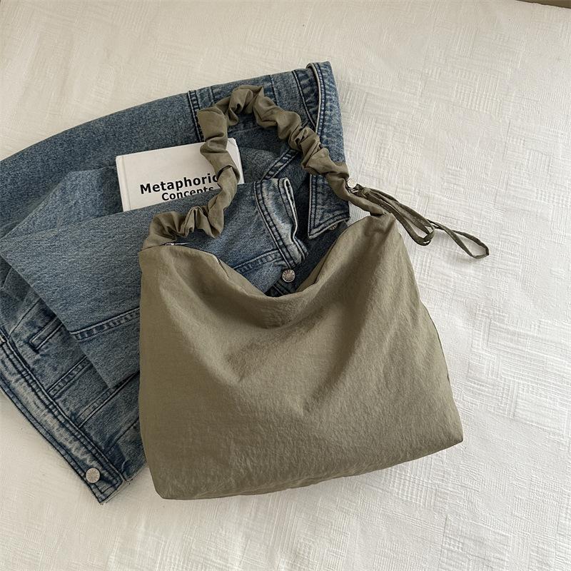 Large capacity cloud pleated drawstring shoulder strap shoulder bag solid color simple lazy style versatile messenger tote bag