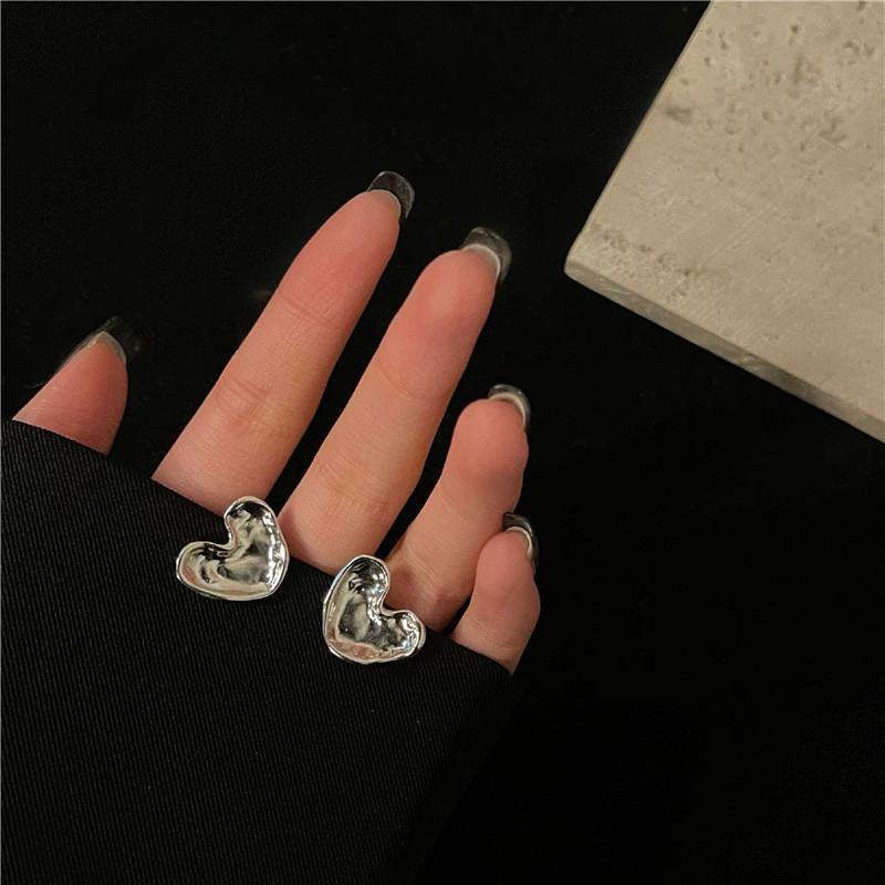 Vielseitige Flüssiges Herz Ohrstecker: Damenmode-Ohrringe im japanisch-koreanischen Stil und mit einzigartigem Design.