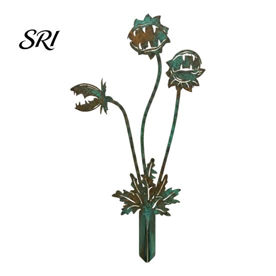 Whimsical Garden Stake Carnivorous Plant Decoration Rusty 2D Flat Flytrap Sculpture for Yard Art Lawn Flower Bed Planter Unique