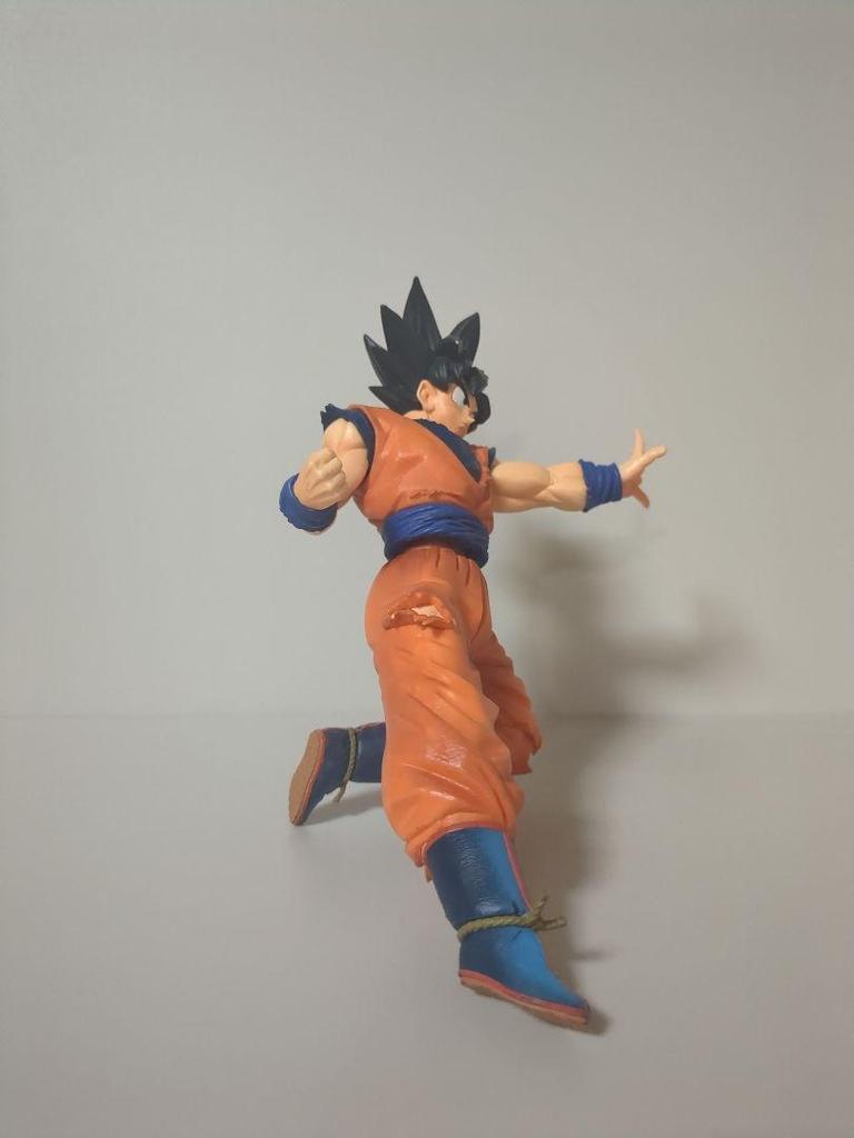 [USED] Dragon Ball Son Goku figure with bonus Vegeta figure (no base)