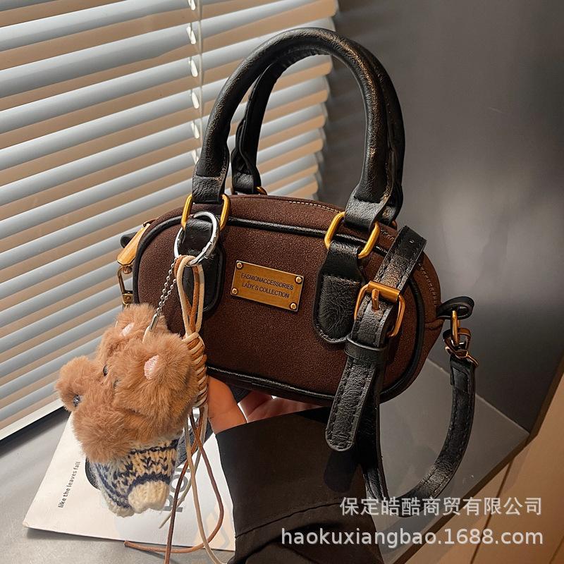Retro Matte Small Bag Women's 2025 New Fashion Versatile Messenger Bag Autumn and Winter Popular Handbag Small Square Bag