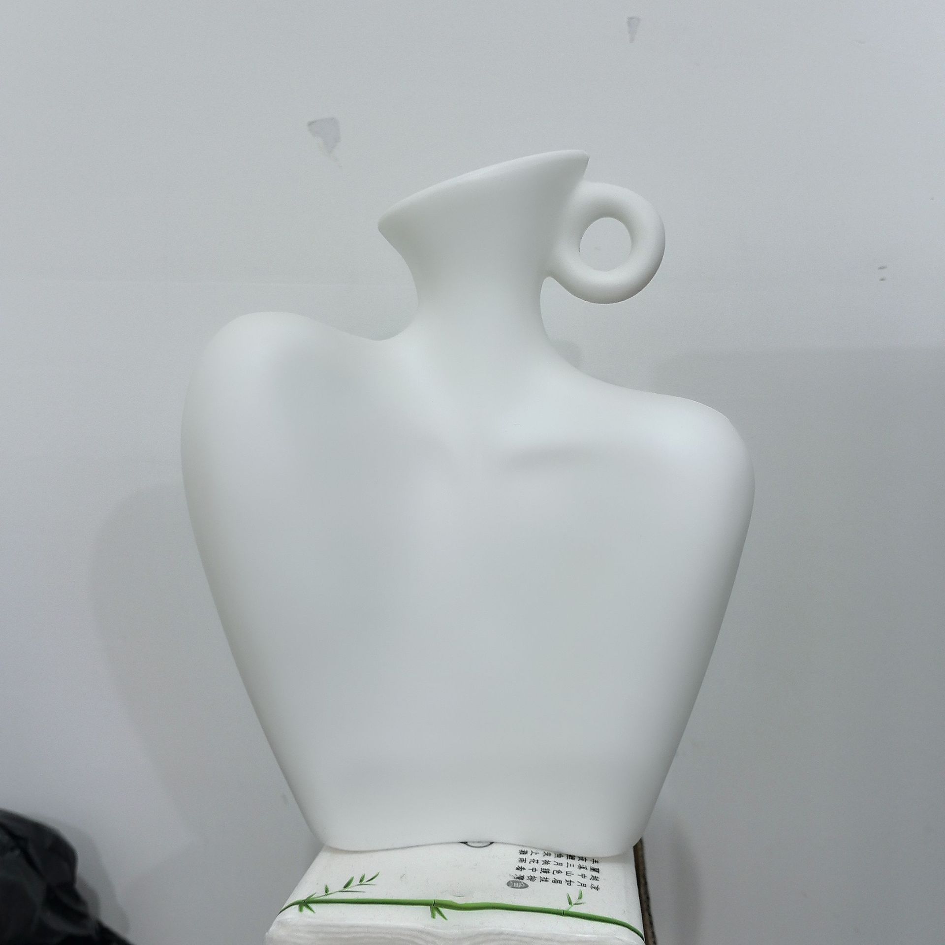 

Elegant Beauty Neck Display Stand for Storing Jewelry like necklaces, earrings and pendants. Durable Dresser Tabletop Vase Decor белый