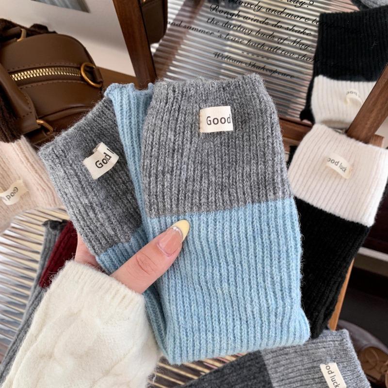 Women's Autumn and Winter Woolen Pile Socks with Fabric Labels, Color-blocking Knitted Long Stockings, Thickened Warm Calf Socks