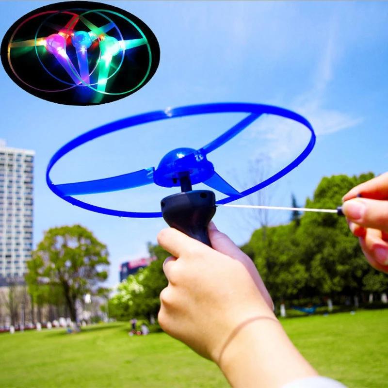 Pull-string Led Flashing Flying Saucer Toy, Light Up Ufo Spinning Disc, Outdoor Interactive Hand-powered Flying Toy For Kids