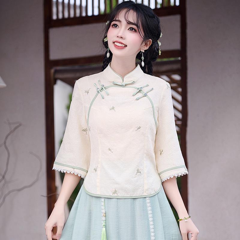 Artistic Retro Embroidered Tang Suit: Han Element Cheongsam Top