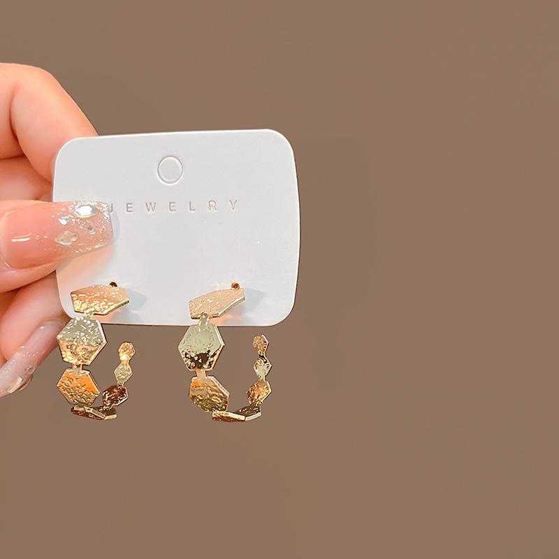 Premium Sense Cold Exaggerated Metal Pleated Geometric Earrings, Personalized Retro French Flower Peach Heart Earrings