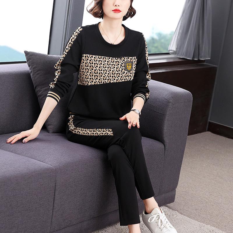 Women's 2023 Casual Round Neck Two-Piece Set: Versatile, Fashionable, Belly-Covering for Spring & Autumn Middle-Aged Ladies.
