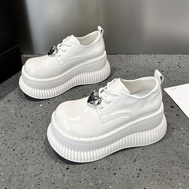 Britische Loafer Damen 2025 Frühling neue modische vielseitige Plateauschuhe Muffin großer Kopf kleine Lederschuhe erhöhende Damenschuhe