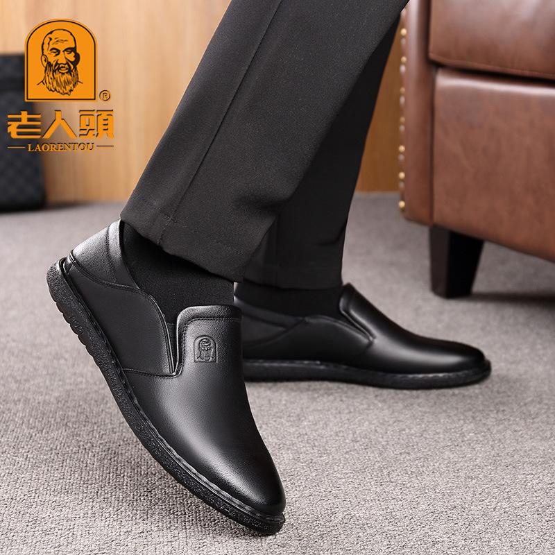 The old man's head polished men's shoes, business leisure professional dress leather shoes, the old man's soft father stitched shoes