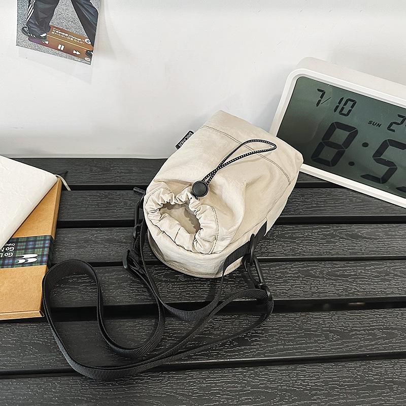 

Mobile phone bag Women s crossbody autumn and winter mini bag Lightweight casual small satchel outdoor sports water cup bag белый