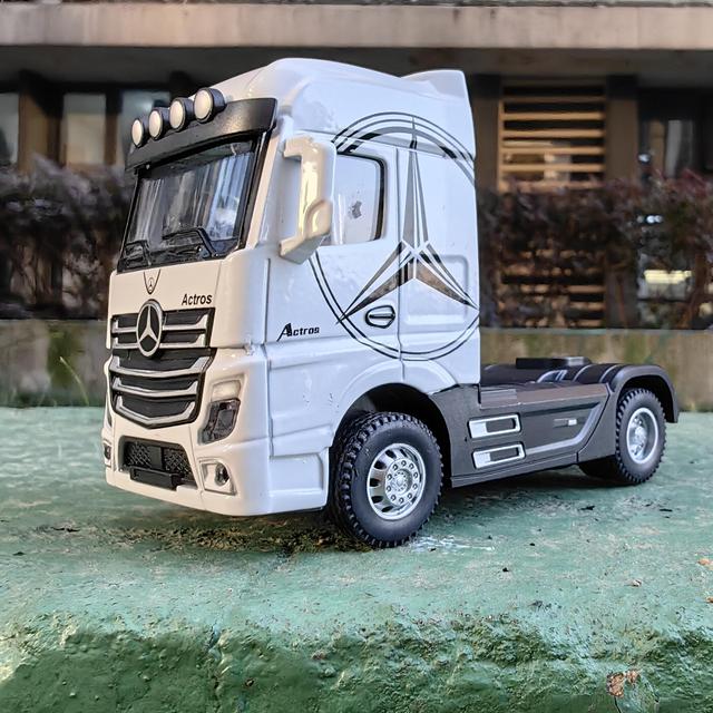 1/50 Alloy Diecast Truck Head Car Model Toys Simulation Engineering Transport Vehicle Pull Back Container Head Metal Toy for Boy