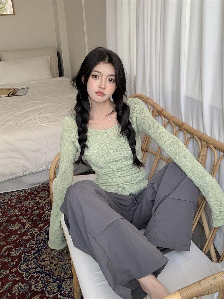 Spicy Girl Backless Long-Sleeve Knit Top - Slim Fit, Lightweight, Split Design