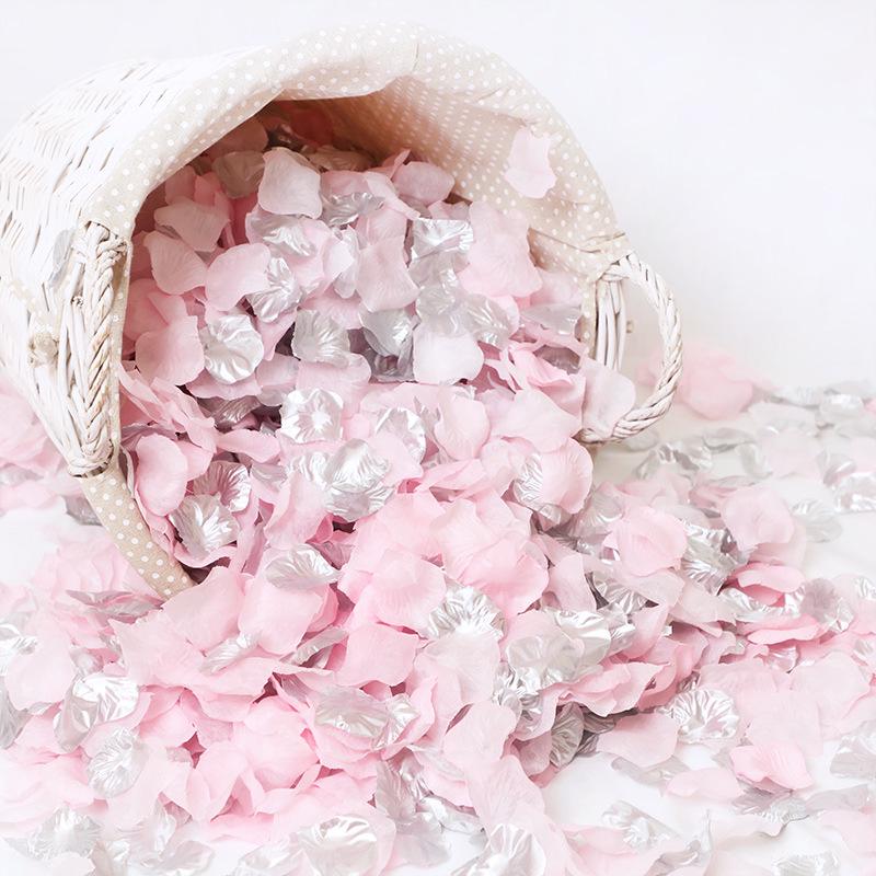 Romantische Hochzeits-Verlobungsdeko: Rote Rose Simulierte Blütenblätter