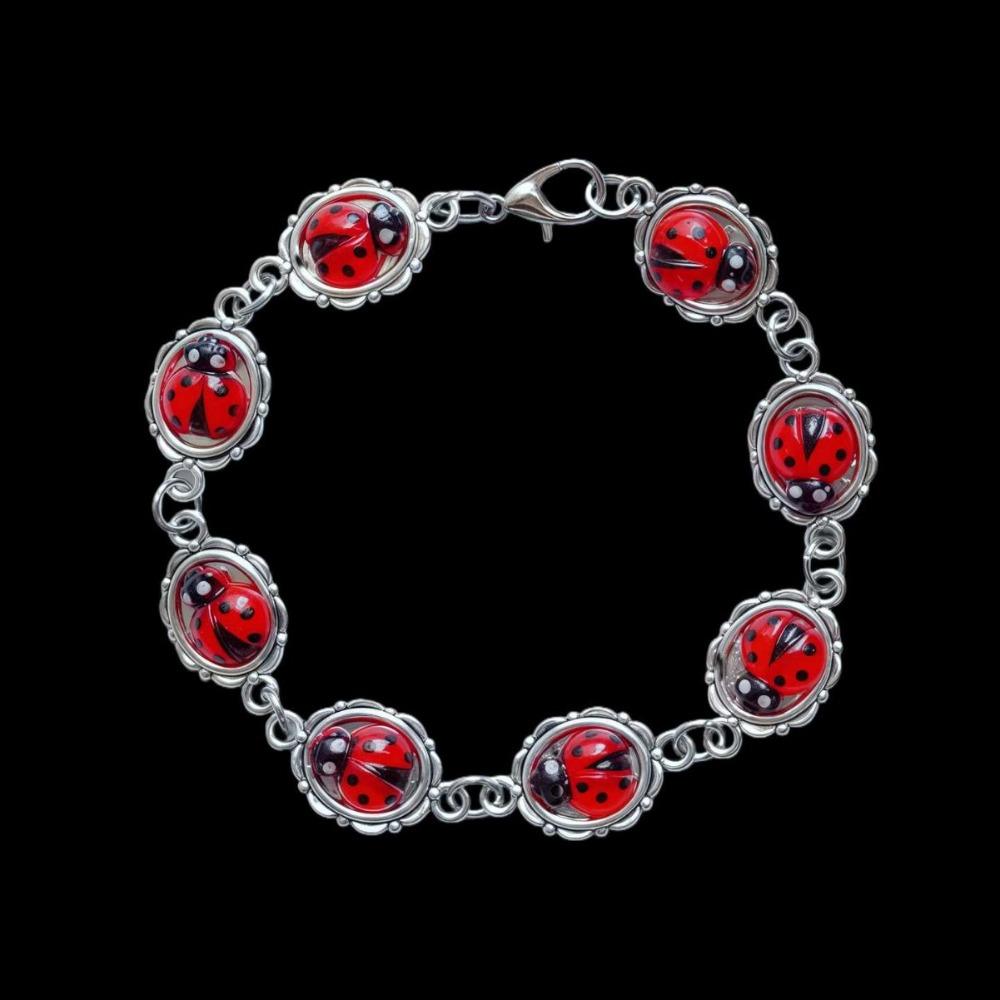 Creative Personality Geometry Ellipse Simulation Ladybug Bracelets for Women Fashion Cute Insect Animals Jewelry Accessory Gift
