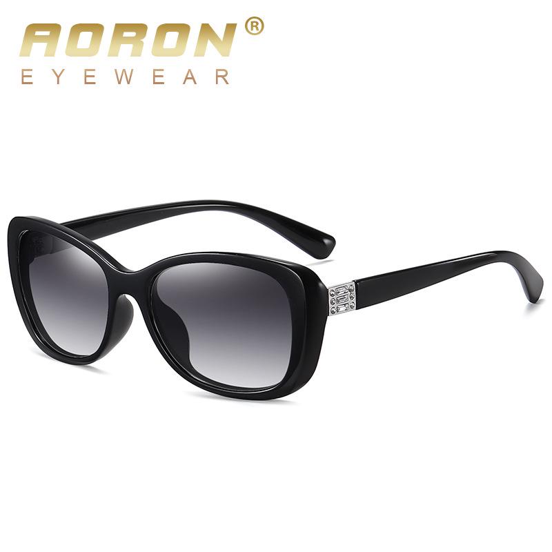 Women's Trendy Polarized Small Frame UV Protection Photochromic Sunglasses 3015