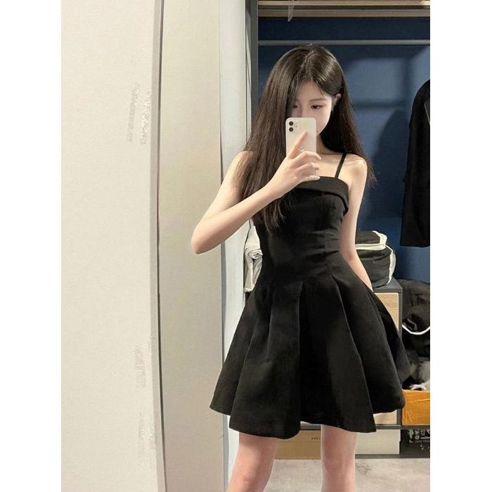 French Hepburn style black pleated suspender dress, high-end temperament, small waist umbrella skirt, short skirt, women s summer S чёрный