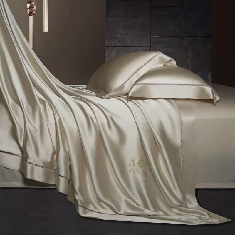 Hongdou Satin Tussah Silk Quilt