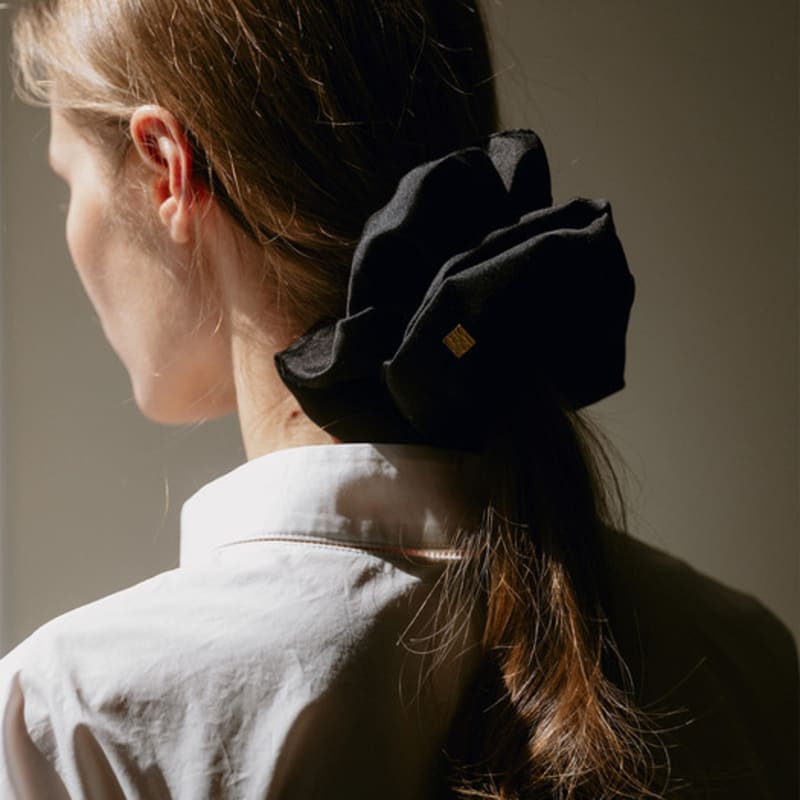 

KINDERSALMON Шелковая резинка для волос Черная (L) BLACK