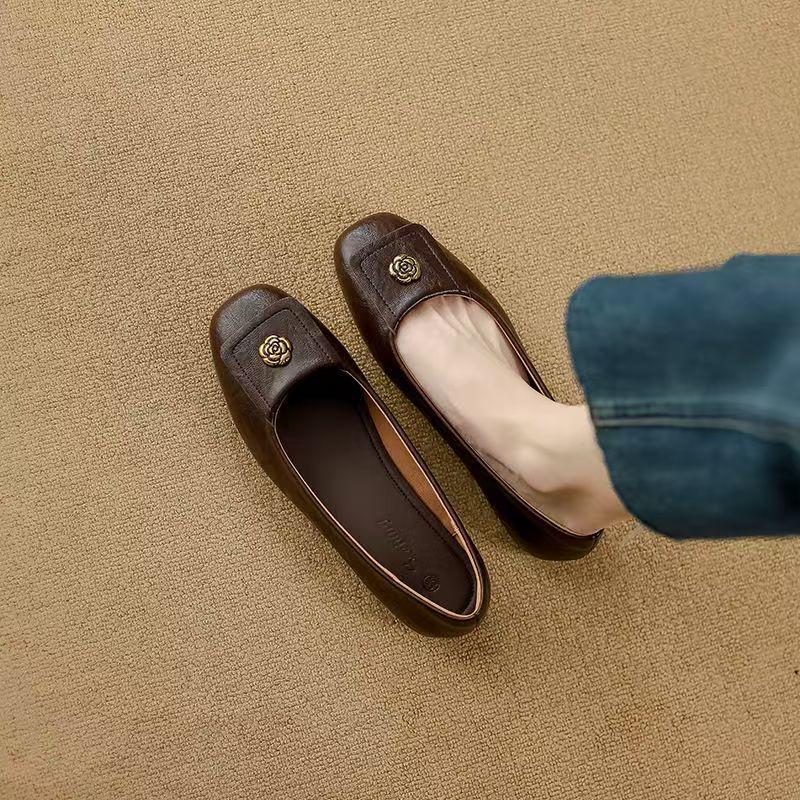 

Autumn fashion shallow mouth single shoes retro style new camellia simple pedal Mary Jane shoes women 41 коричневый