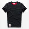 Einfarbiges Herren-T-Shirt mit kurzen Ärmeln und Rundhalsausschnitt, gewaschen und gebürstet, in Übergrößen erhältlich.