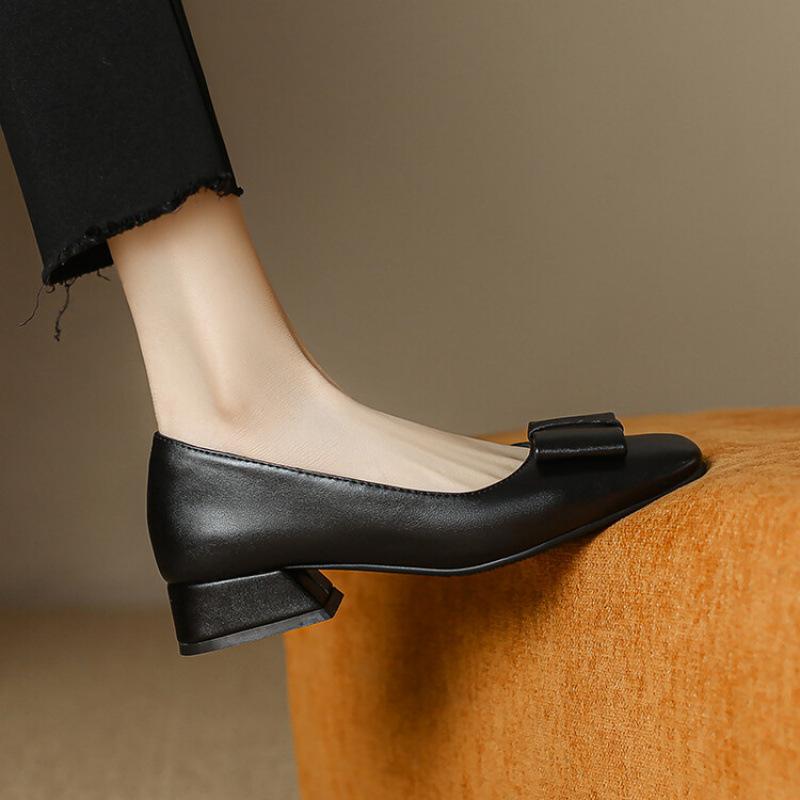

Новые повседневные маленькие кожаные туфли женские резиновая подошва большой размер квадратный каблук удобные квадратный носок закрывающие стопу одна педаль четыре сезона носки одиночные 39 чёрный