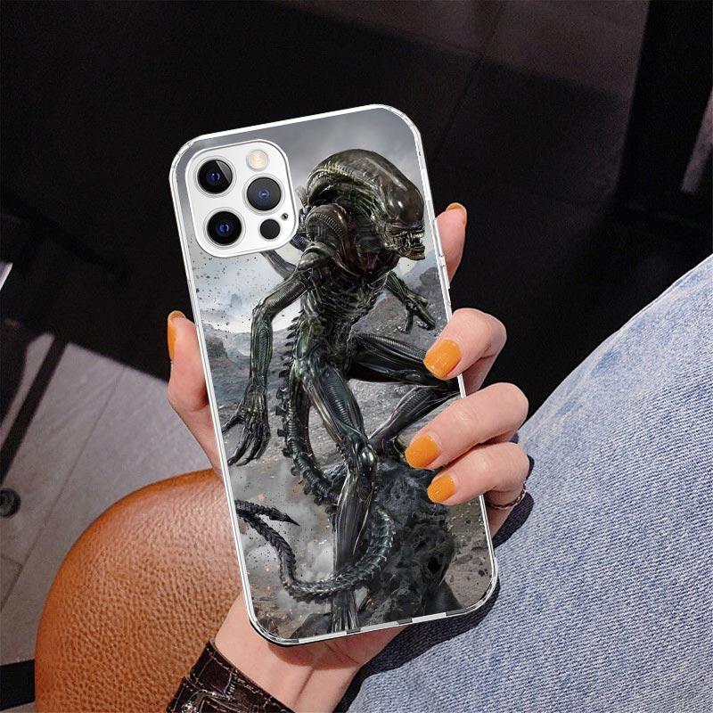 Alien Vs Predator Painted Phone Case For iPhone 17 Air 16 Pro Max 16E 15 + 14 Plus 11 12 13 Mini 7 8 SE Gift Print Cover Fundas