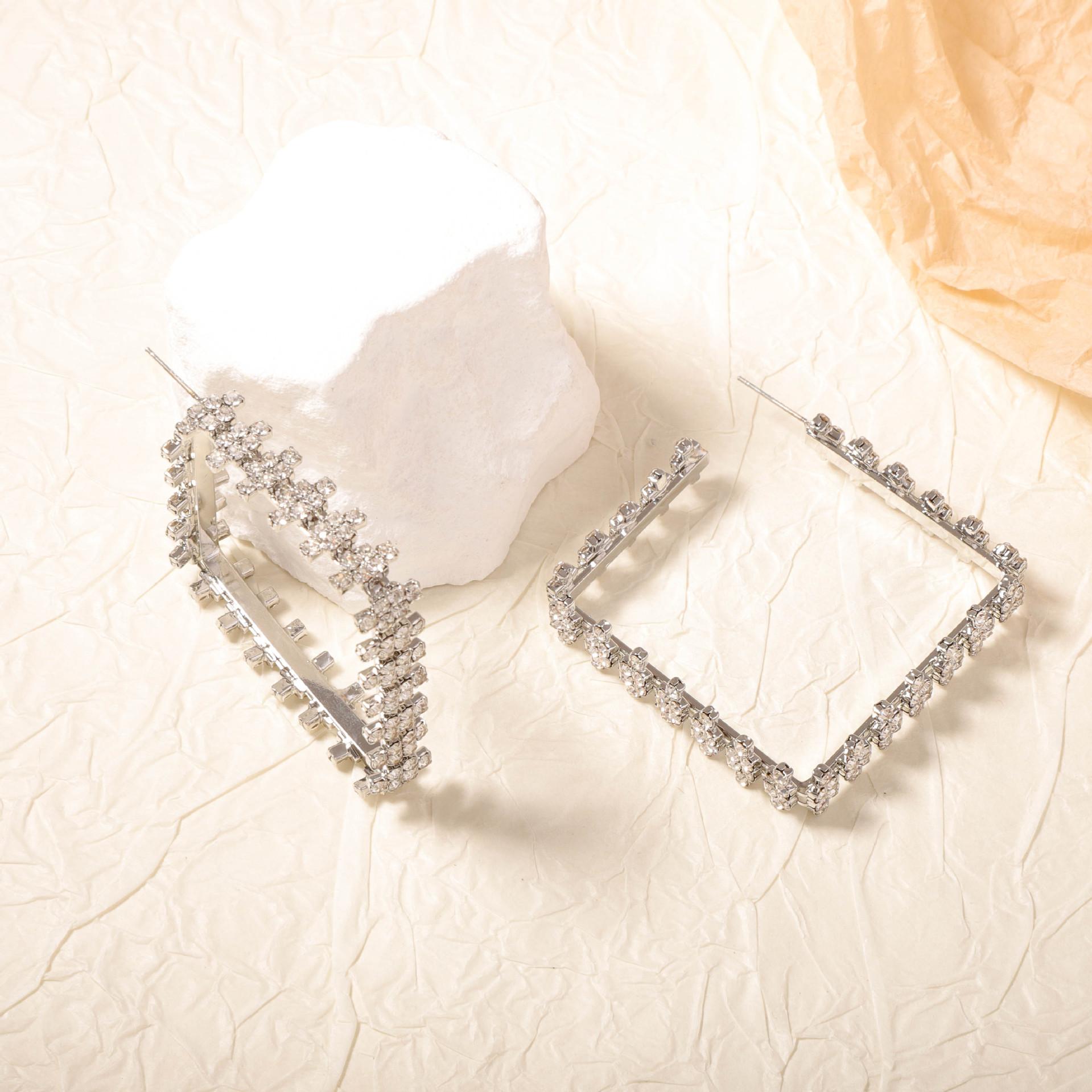 

European and American fashion exaggerated full diamond geometric hollow square stud earrings exquisite and versatile daily wear temperament women s m срібний