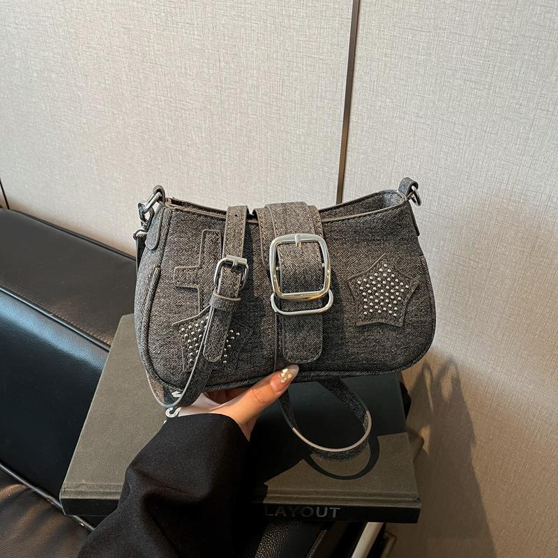 

Высококачественная текстура модная универсальная наплечная сумка-багет женская летняя новая сумка-ведро через плечо чёрный