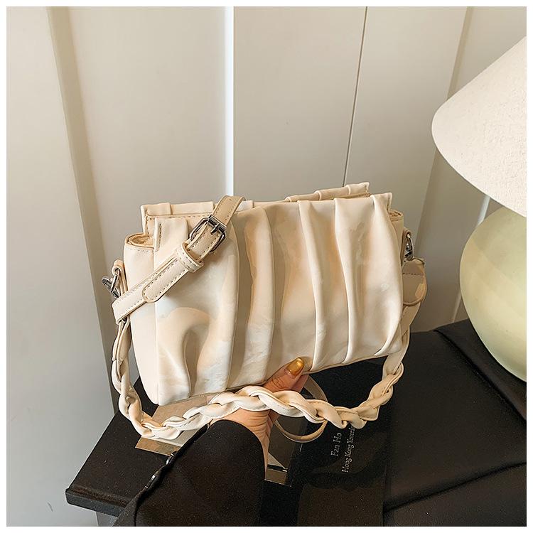 

Нишевая сумка женская 2025 новая летняя сумка-мессенджер на цепочке, повседневная плиссированная на плечо подмышку