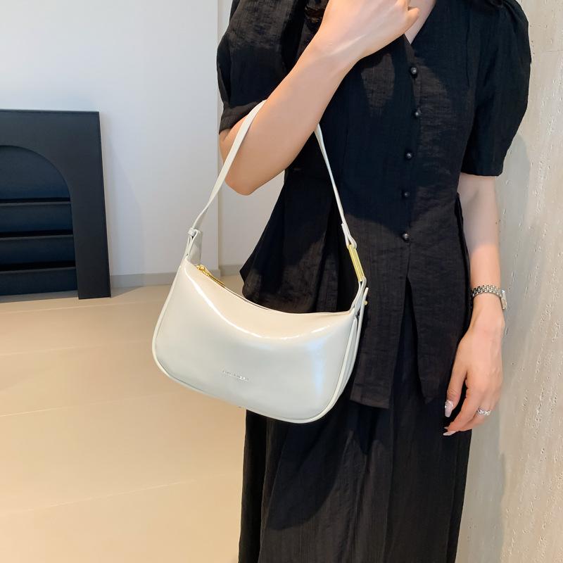 New Messenger Bag Women's New Retro Dumpling Bag Commuter Fashion Underarm Bag Simple Casual Shoulder Bag