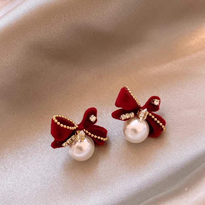 Red Zircon Pearl Snowflake Earrings - Winter Retro Light Luxury Studs