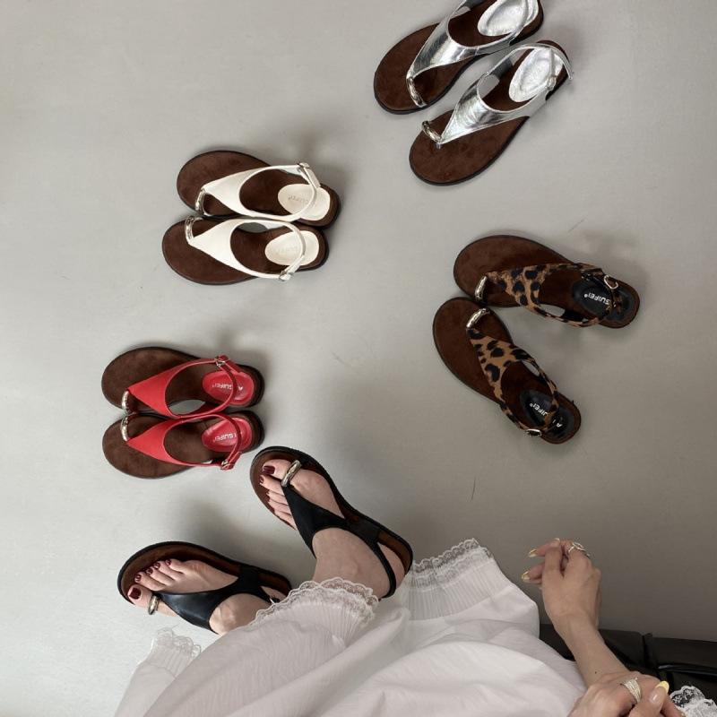 Retro one-word buckle with thick-soled wedge heel cover toe sandals women's 2025 summer new toe Roman open-toe sandals
