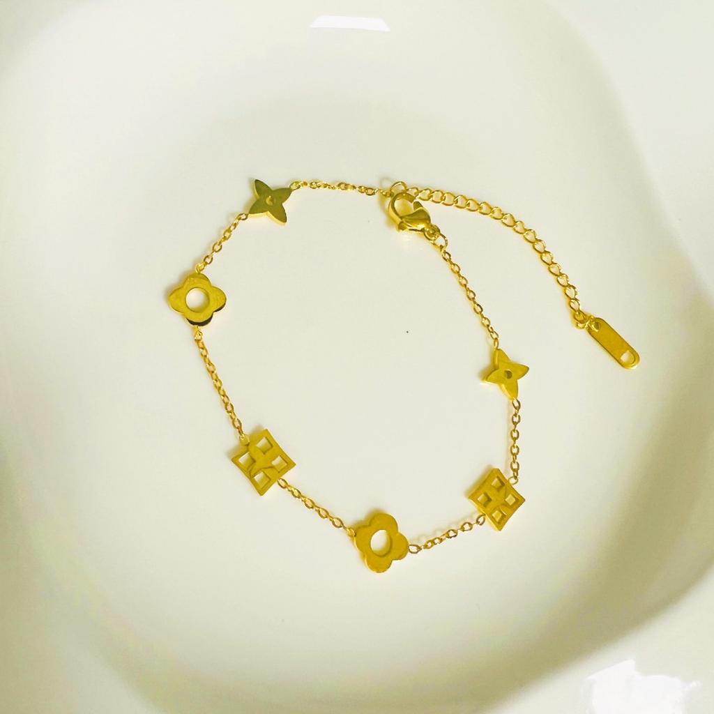 Bracciale Quadrifoglio Scheletro in Acciaio al Titanio Design di Nicchia Senso Premium di Fiori Nicchia Cento con Nuovo Bracciale da Donna