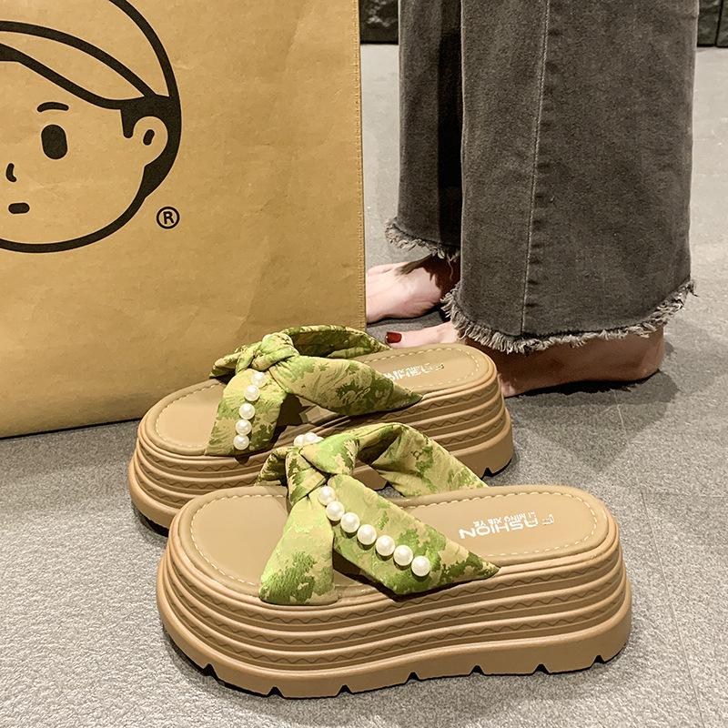 

Step on shit and retro Chinese style sandals for women to wear in summer, high-end slippers with skirts, thick soles, and soft soles. 40