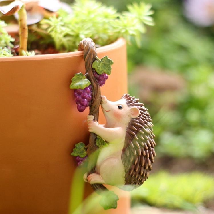 Exquisites Resin Craft Hedgehog Ornament Flower Pot Hanging Sculpture Suitable For Porch And Indoor Plant Display