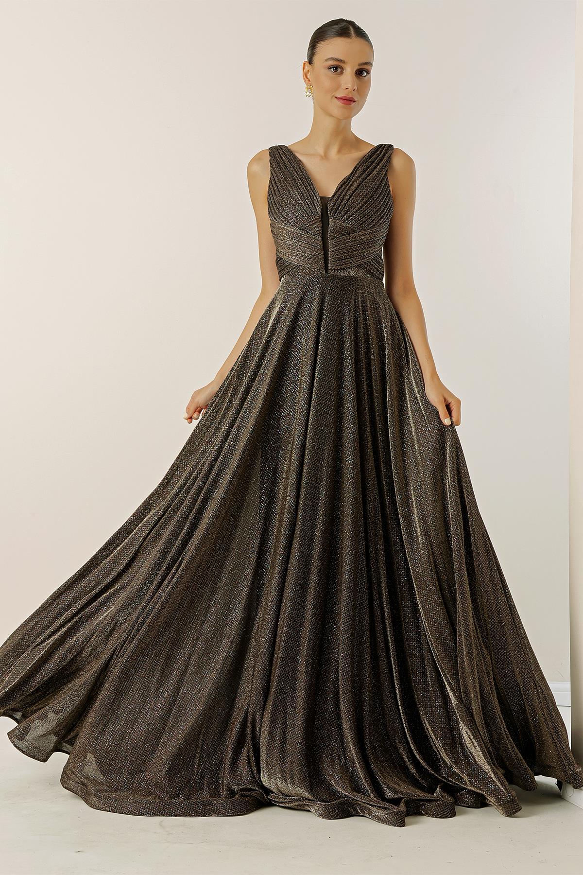 

Kalın Askılı Astarlı Mini Kareli Geniş Beden Aralıklı Simli Uzun Elbise