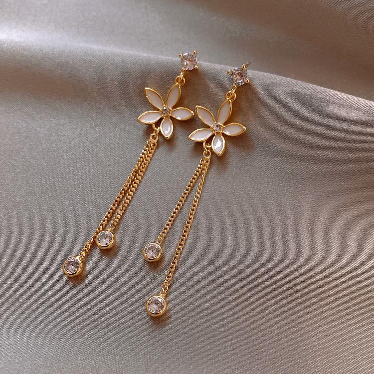 

Sweet Girl Earrings Korean Fashion New Temperament Earrings Net Red Wild Daisy Crystal Long Earrings Women s Wholesale Brinco