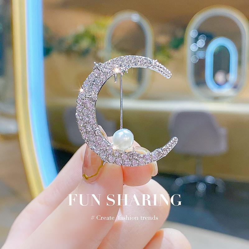 Bright Star Pearl Brooch, High-End Women'S Full Diamond Moon Pin, Fixed Clothes, Anti-Light, Exquisite Brooch Collar Pin