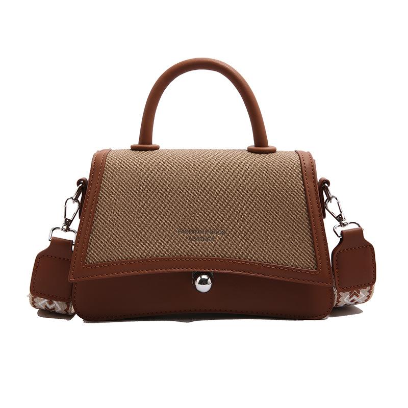 

Весна и лето 2025 новая простая темпераментная корейская версия портативная маленькая квадратная сумка женская для отдыха и работы ветер широкий плечевой ремень сумка-мессенджер коричневый