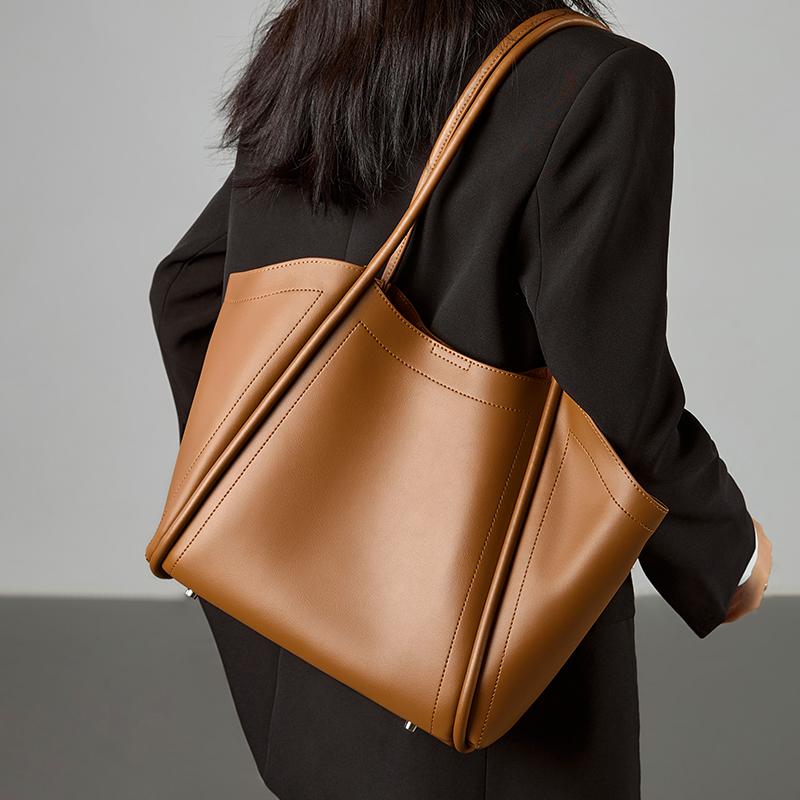 Women's Genuine Leather Solid Color Tote Bag Large Capacity Shoulder Bag for Daily Life Trendy Versatile All-match Commuting Bag