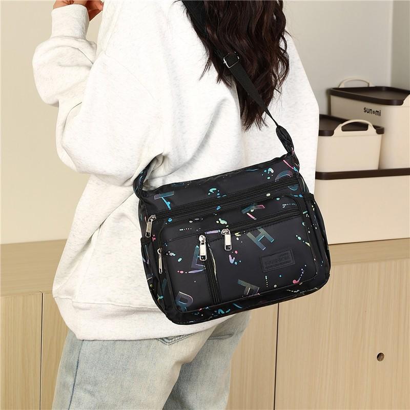 New Fashion Joker Shoulder Bag Large Capacity Letter Printing Leisure Travel Messenger Bag Multi Layer Storage Mother Bag.