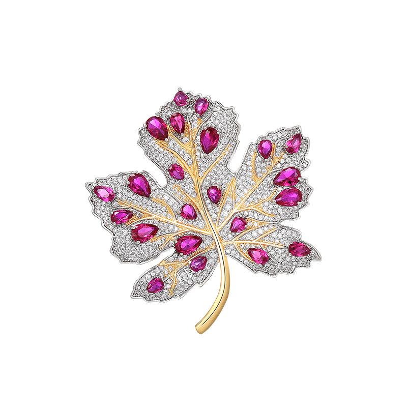 Full of diamonds retro British design sense maple brooch temperament suit accessories exquisite leaves high-end