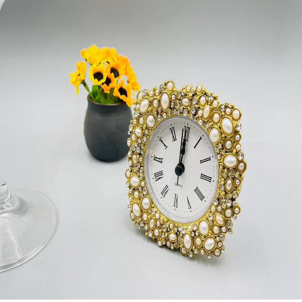 New European Light Luxury New Mini Small Clock Creative Clock Living Room Home Decoration Model Room Mute