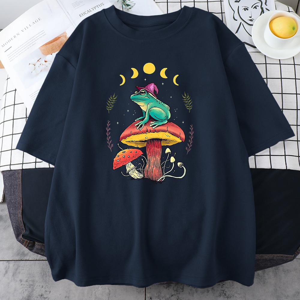 Cottagecore Aesthetic Goblincore Frog Wizard On Mushroom Mens Short Sleeve All-math Vintage Tops Personality Male Cotton T-Shirt
