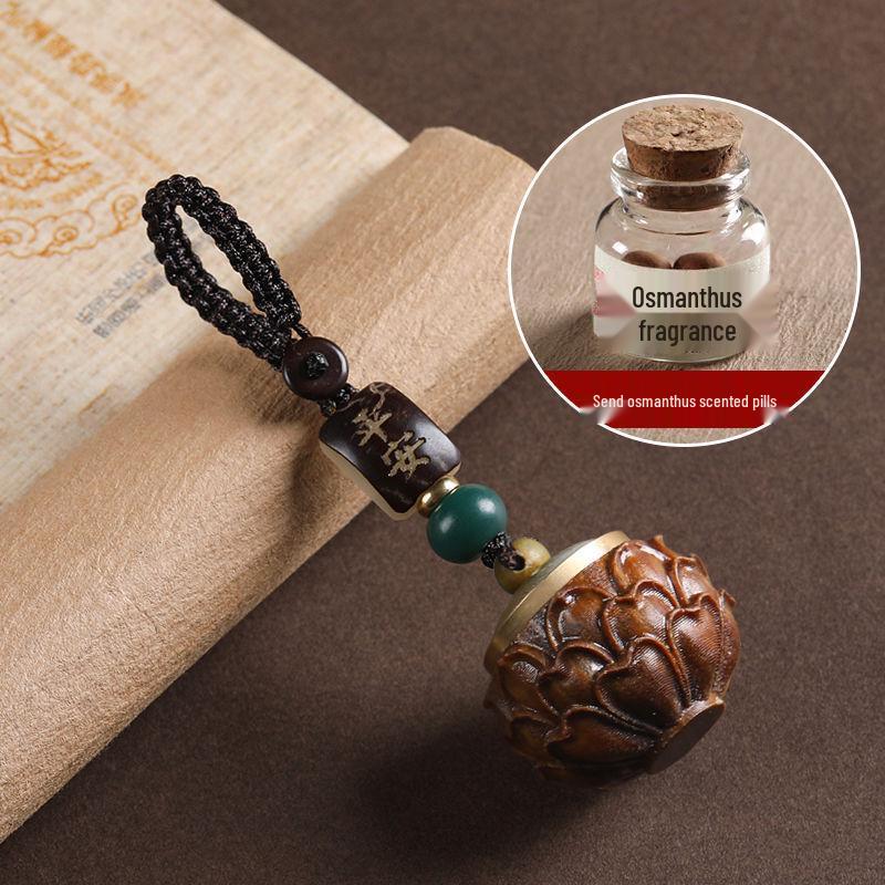 Green Sandalwood Vintage Hollow Sachet Keychain Aromatherapy Pendant