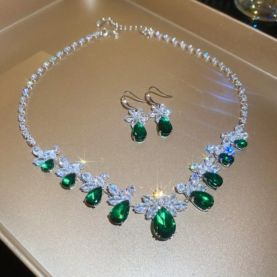 Emerald Retro Diamond-encrusted Water Drop Stud Earrings Necklace, Evening Dress Set, Neck Chain Accessories, Women's High-end Light Luxury Items.