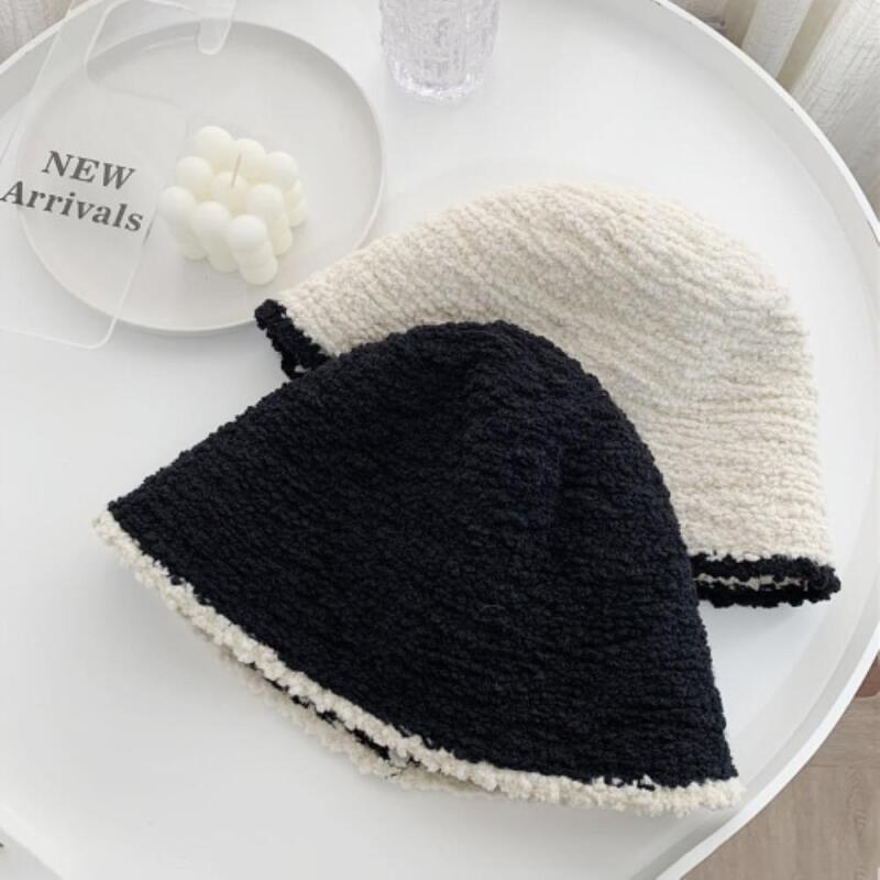 Lovely two-tone knit bucket hat for teens black