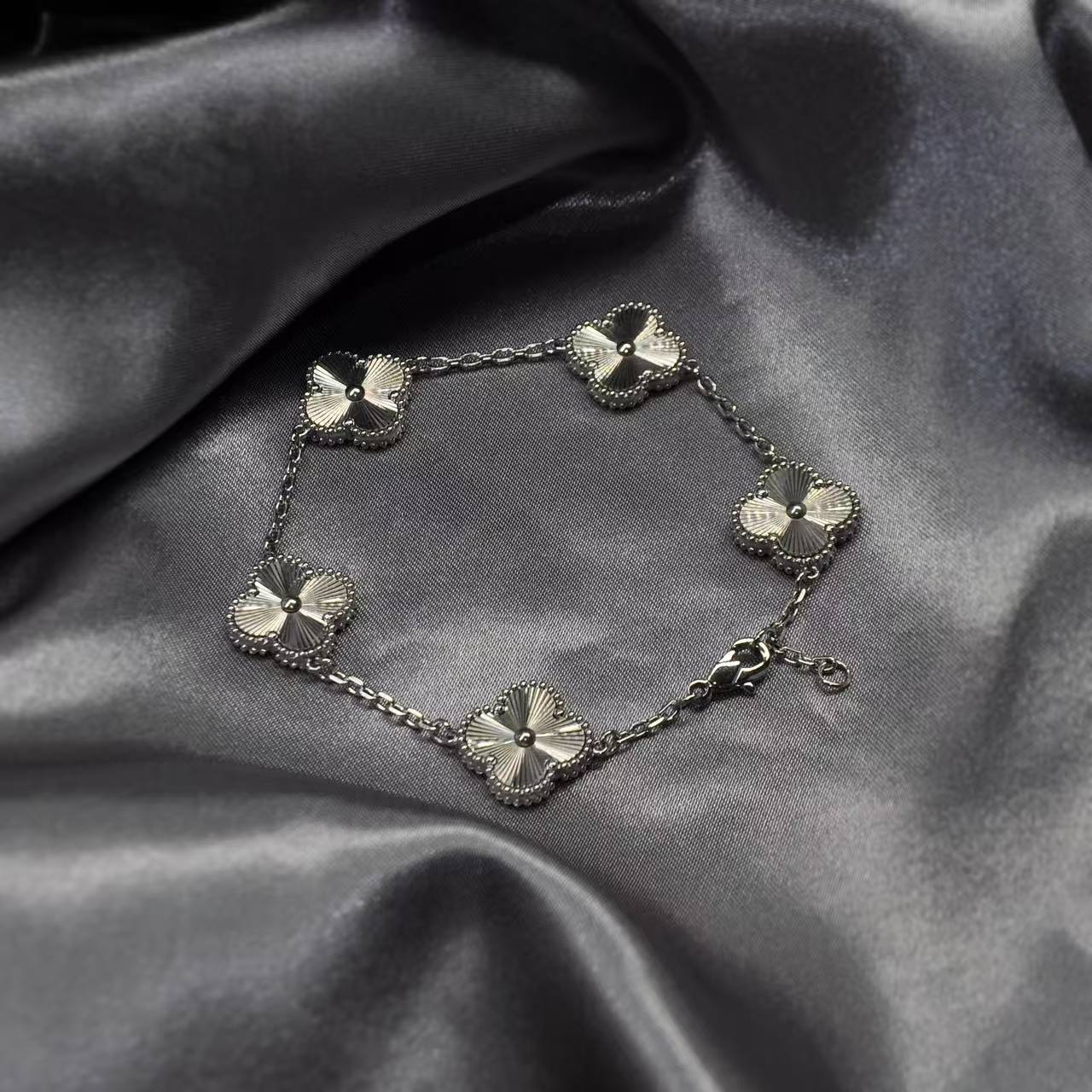 

Браслет из титановой стали 15 мм, сквозной, 18К, двусторонний, «Счастливый четырехлистный клевер», «Пять цветков»