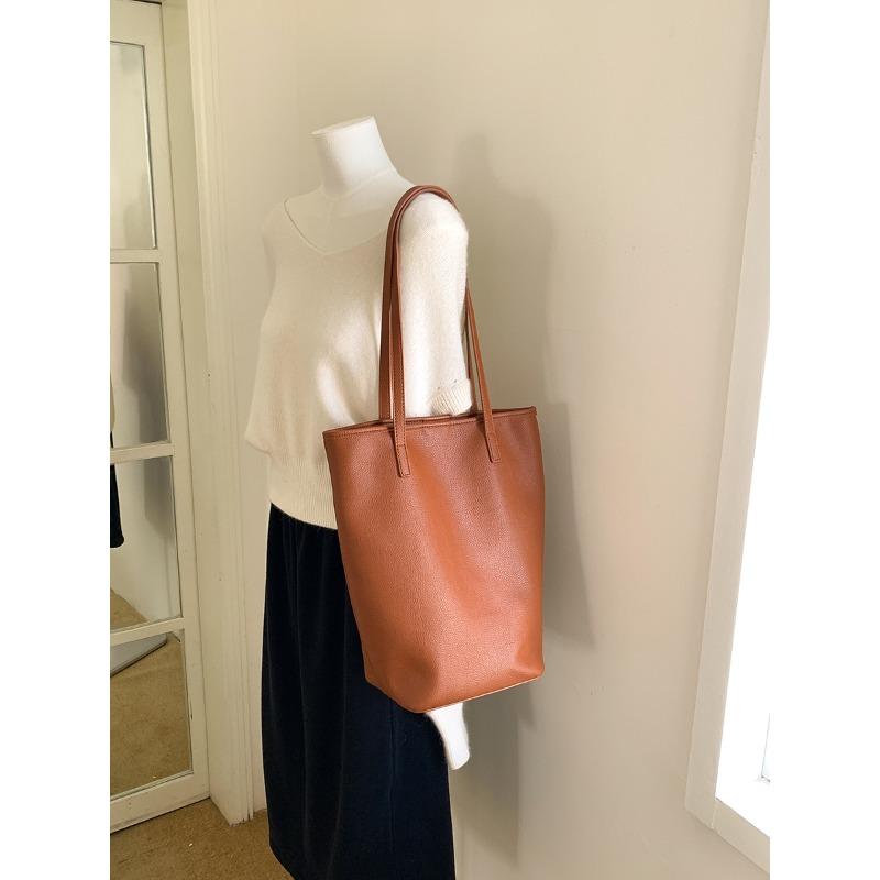 

Bucket bag exquisite new soft leather shoulder bag large capacity leisure lazy wind commuter bag коричневый