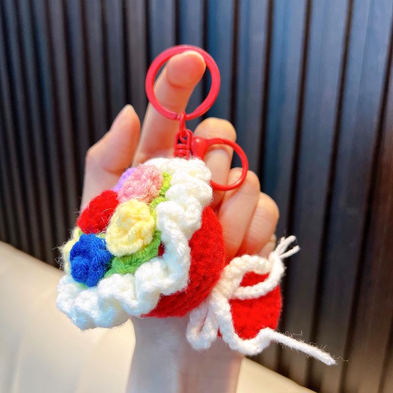 Handmade Wool Flower Keychain: Personalized Crochet Bouquet Bag Charm красный